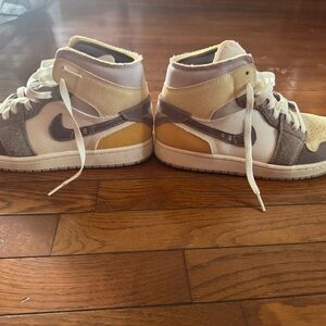 *worn once* Air Jordan 1 Mid SE Craft